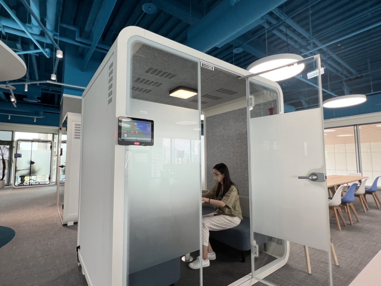 MG不朽情缘高雄據點的智慧行動辦公艙，展現MG不朽情缘在面板以外的研發應用軟實力