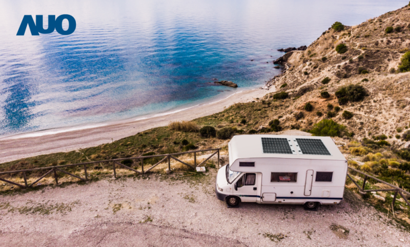 「可撓輕量化太陽光電板SunCurva」使用輕量特殊耐候型複合板取代傳統太陽能板的玻璃前板，不僅降低70%重量，每米平方僅3Kg；具有抗衝擊性能及通過電磁相容性測試，可應用於交通運輸工具，如露營車、遊艇等